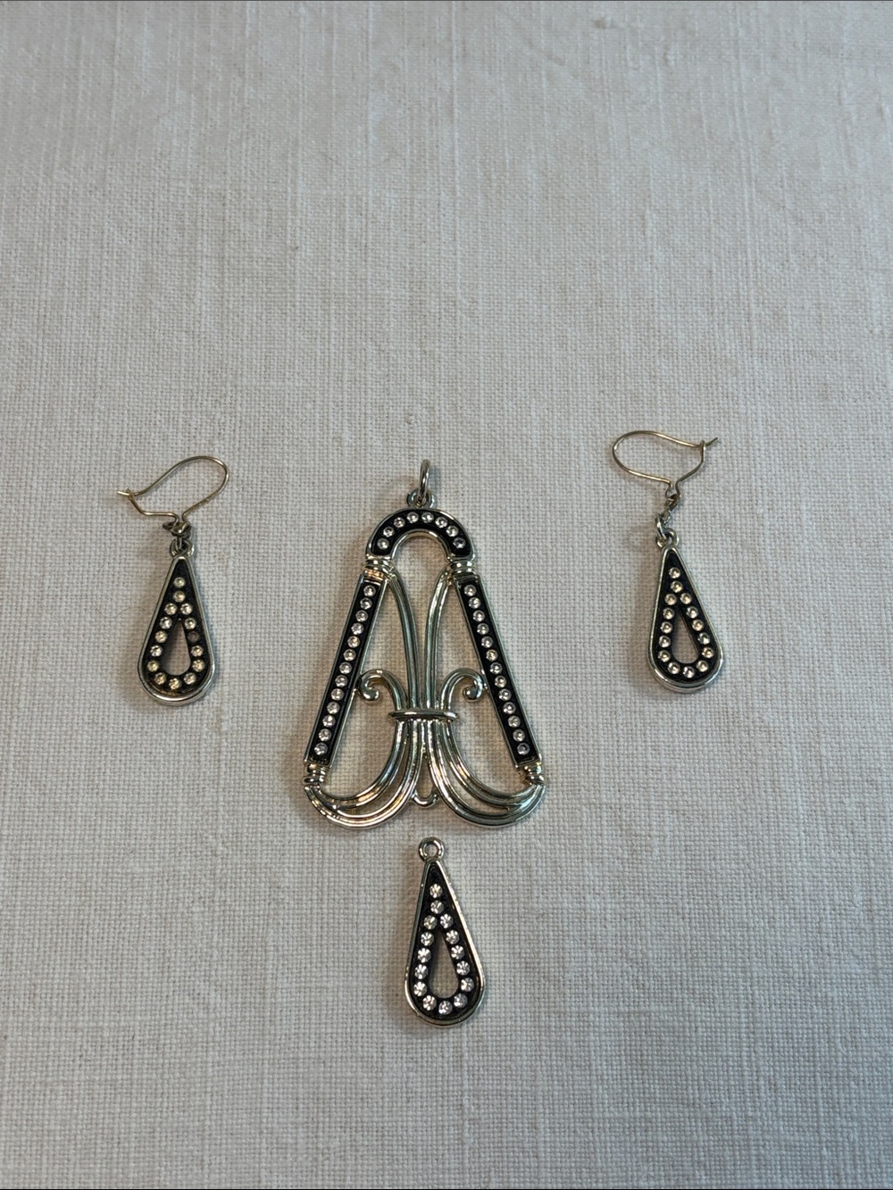 Vintage Sarah Coventry Polonaise Gold-tone Black Earrings & As-is Pendant